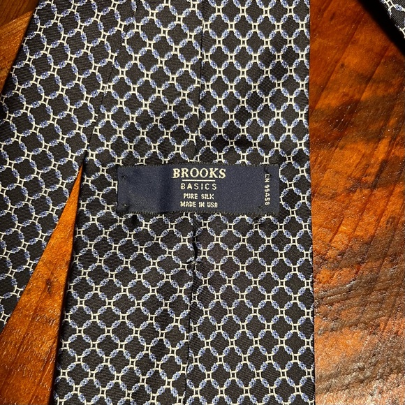Brooks Brothers Men’s Necktie - Picture 4 of 6